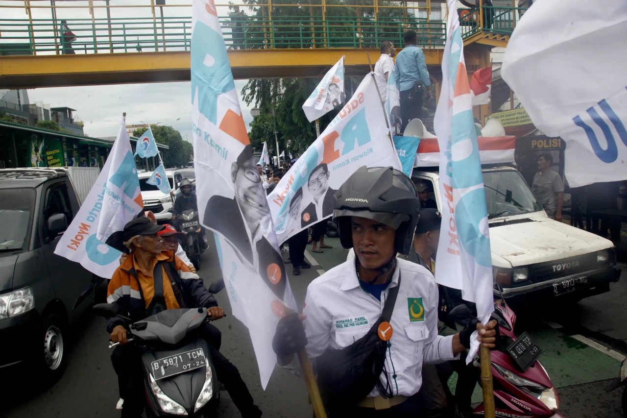 Aksi Relawan RIDO Tuntut...