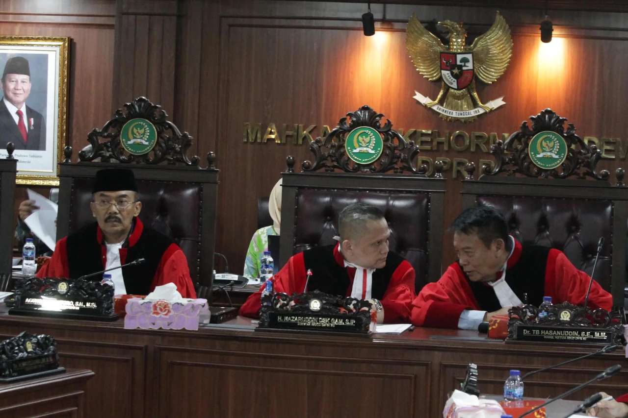 Anggota DPR Yulius Setiarto...