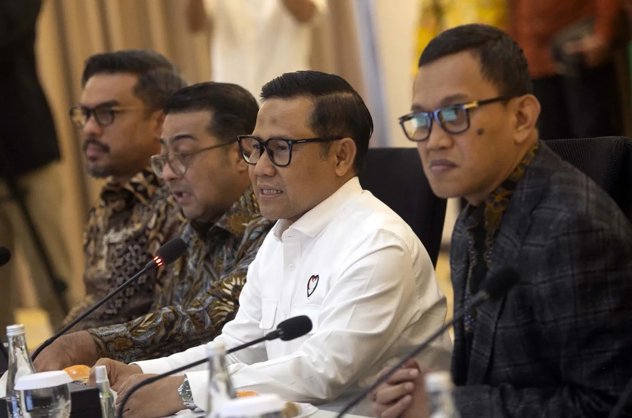 Menko PM Gelar RTM Bahas...