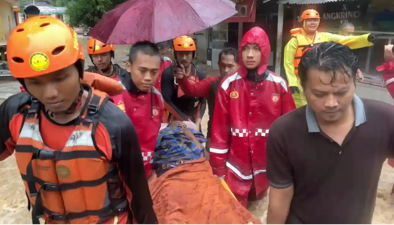 Banjir Bandang Terjang...