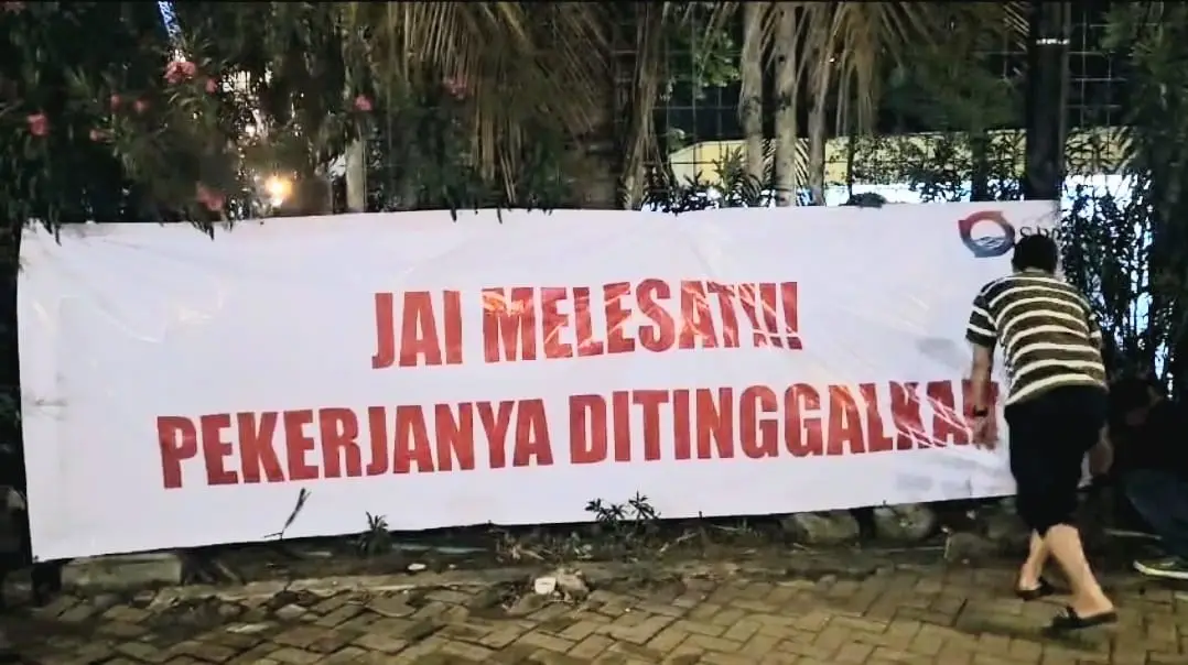 Tolak Mutasi Sepihak,...