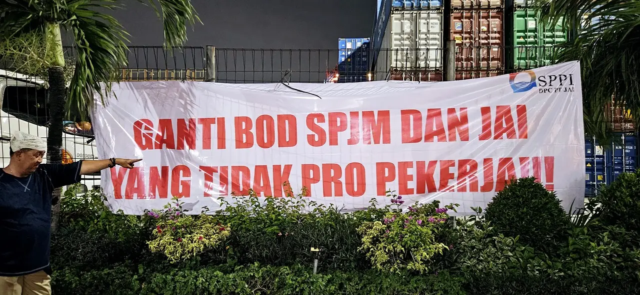 Tolak Mutasi Sepihak,...
