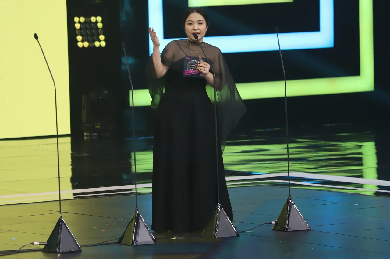Bernadya Borong Penghargaan...