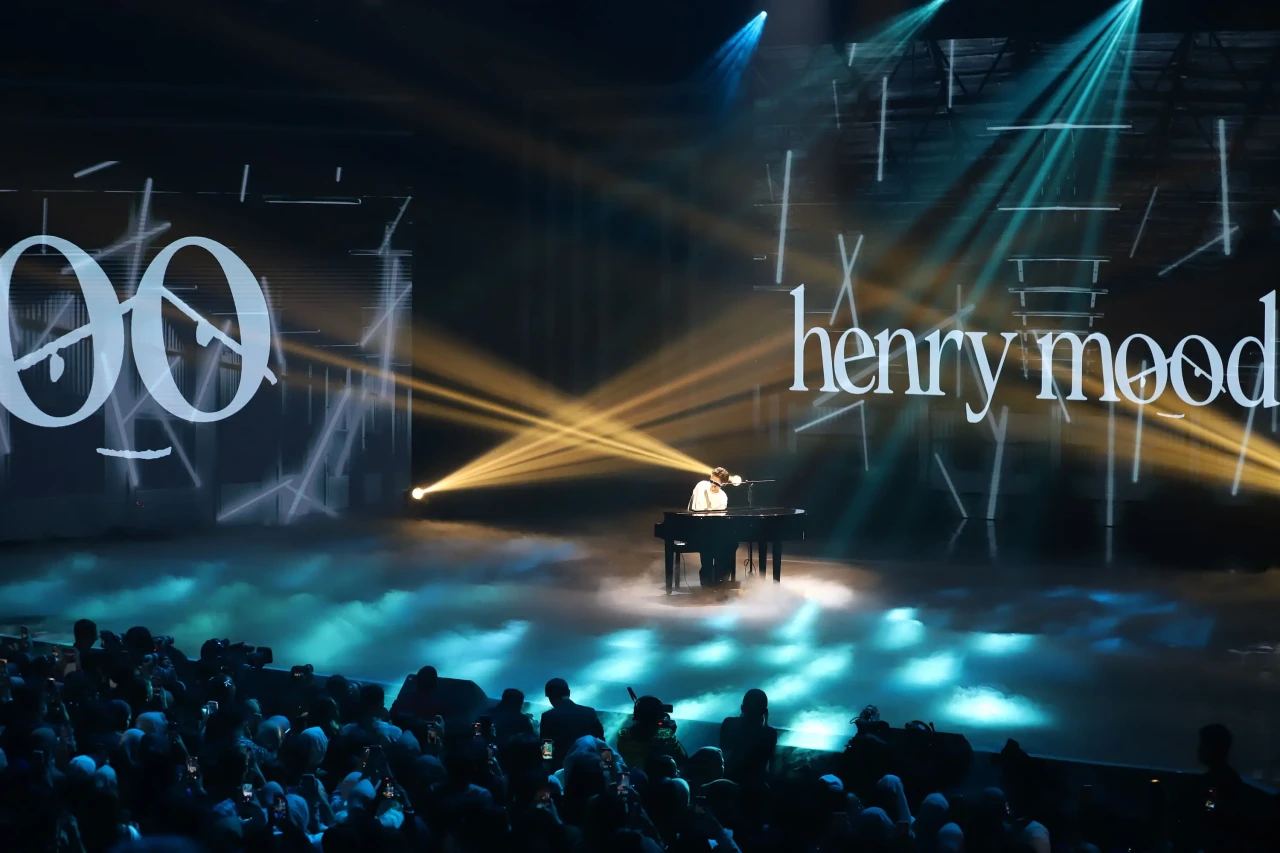 Henry Moodie Meriahkan...