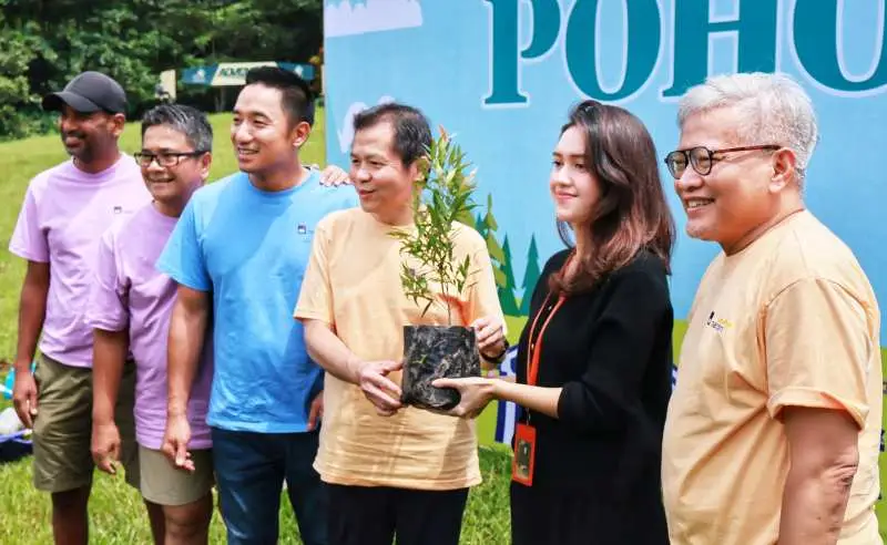 Rayakan HUT Ke-21, AXA...