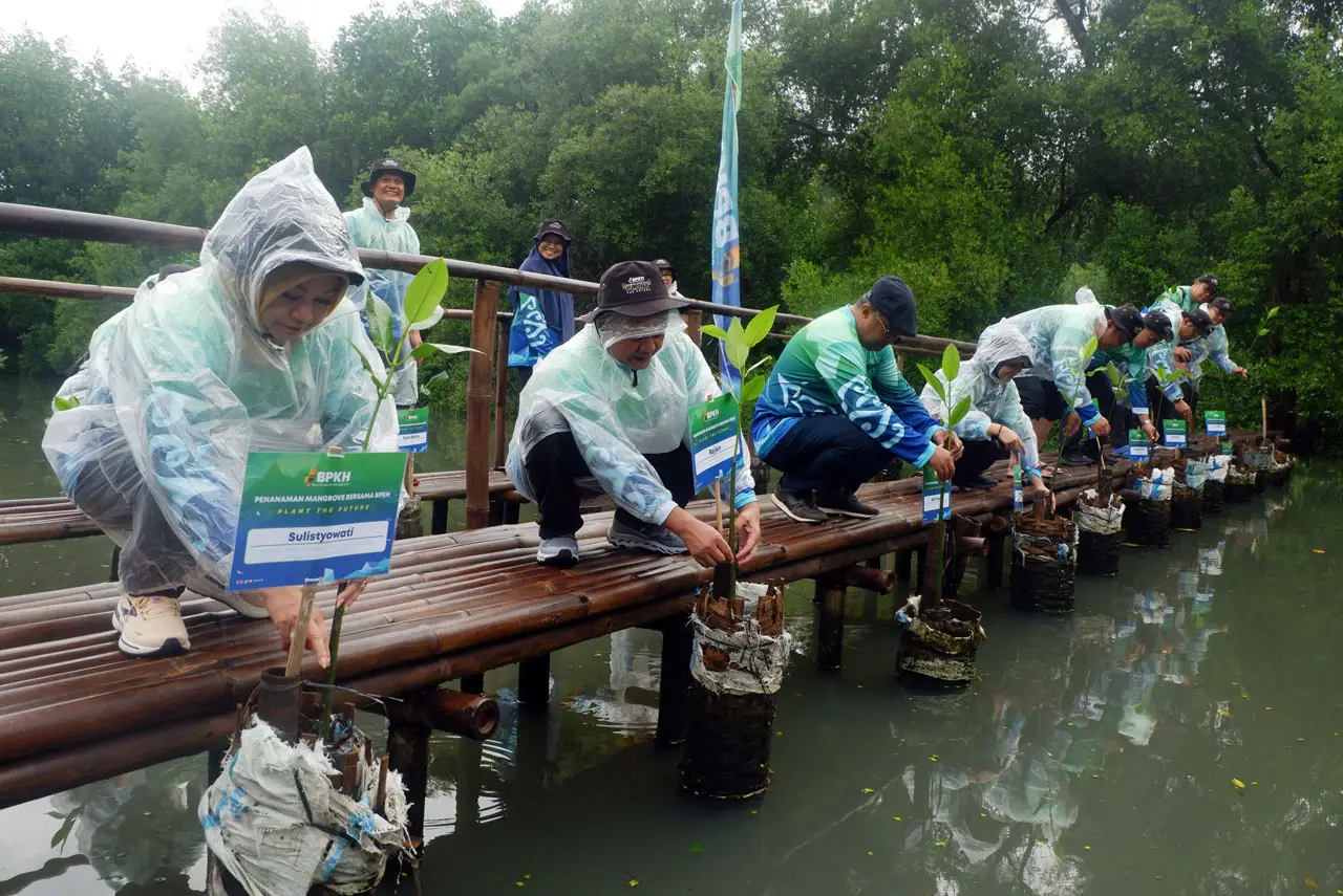 BPKH Tanam 1000 Pohon...
