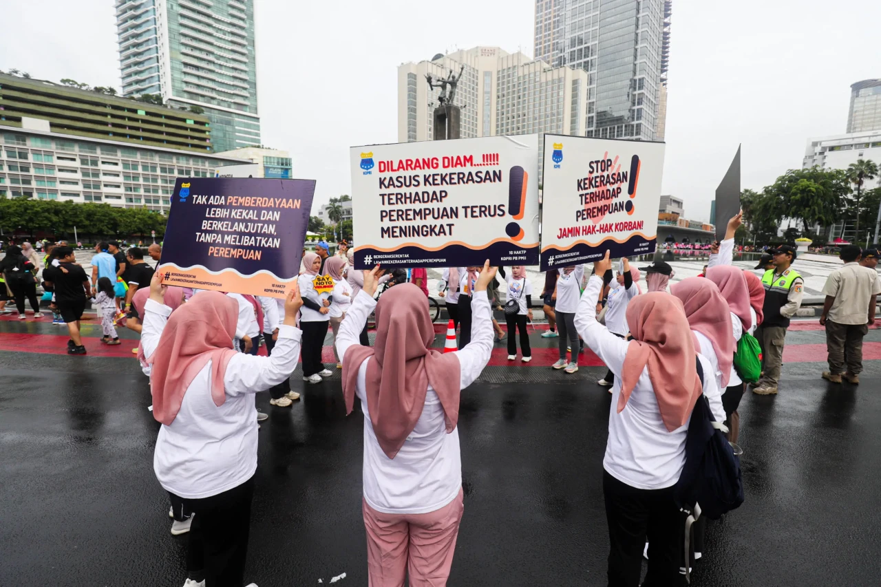 Aksi Peringati Hari...