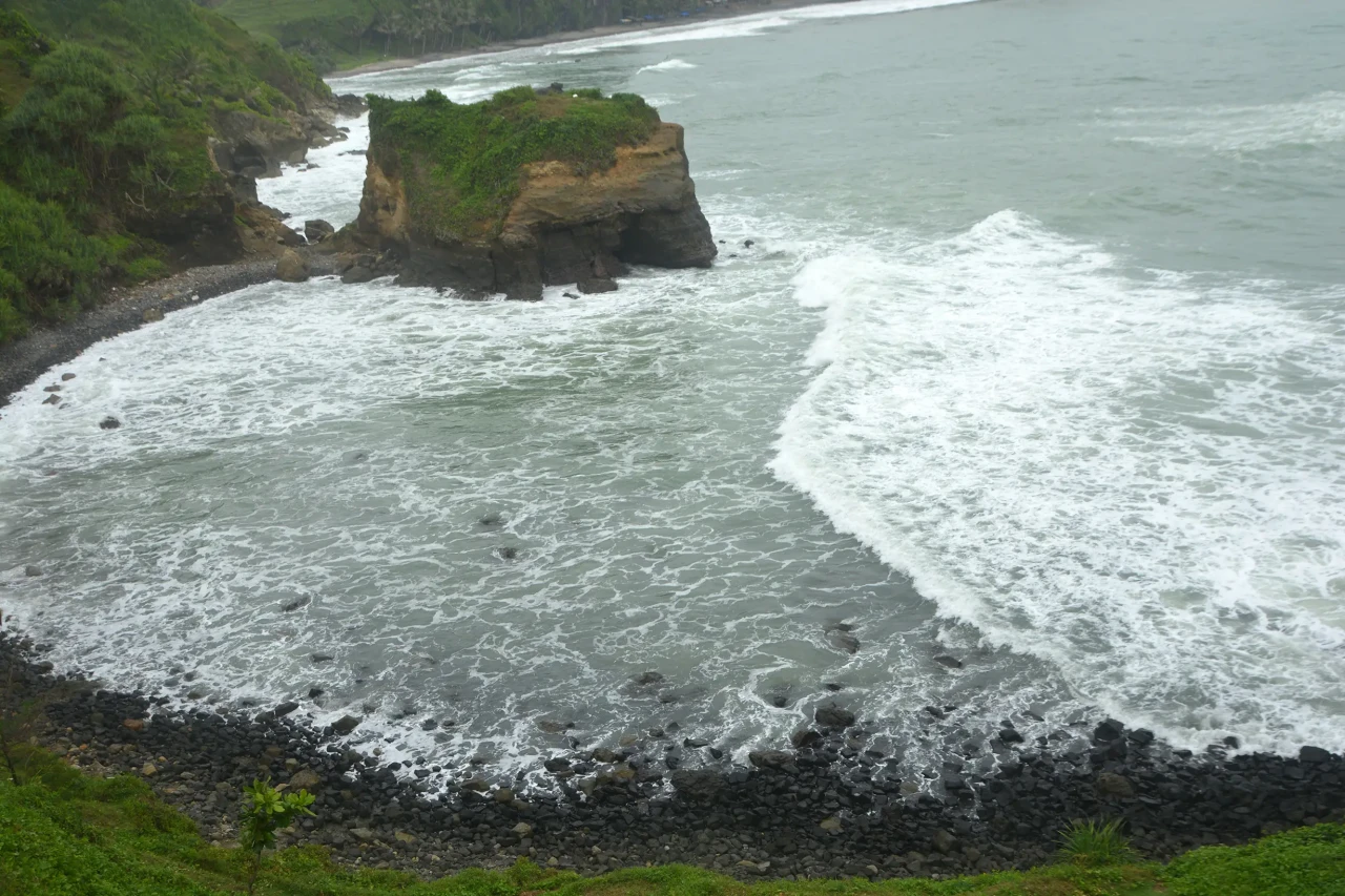 Menjelajahi Situs Geopark...