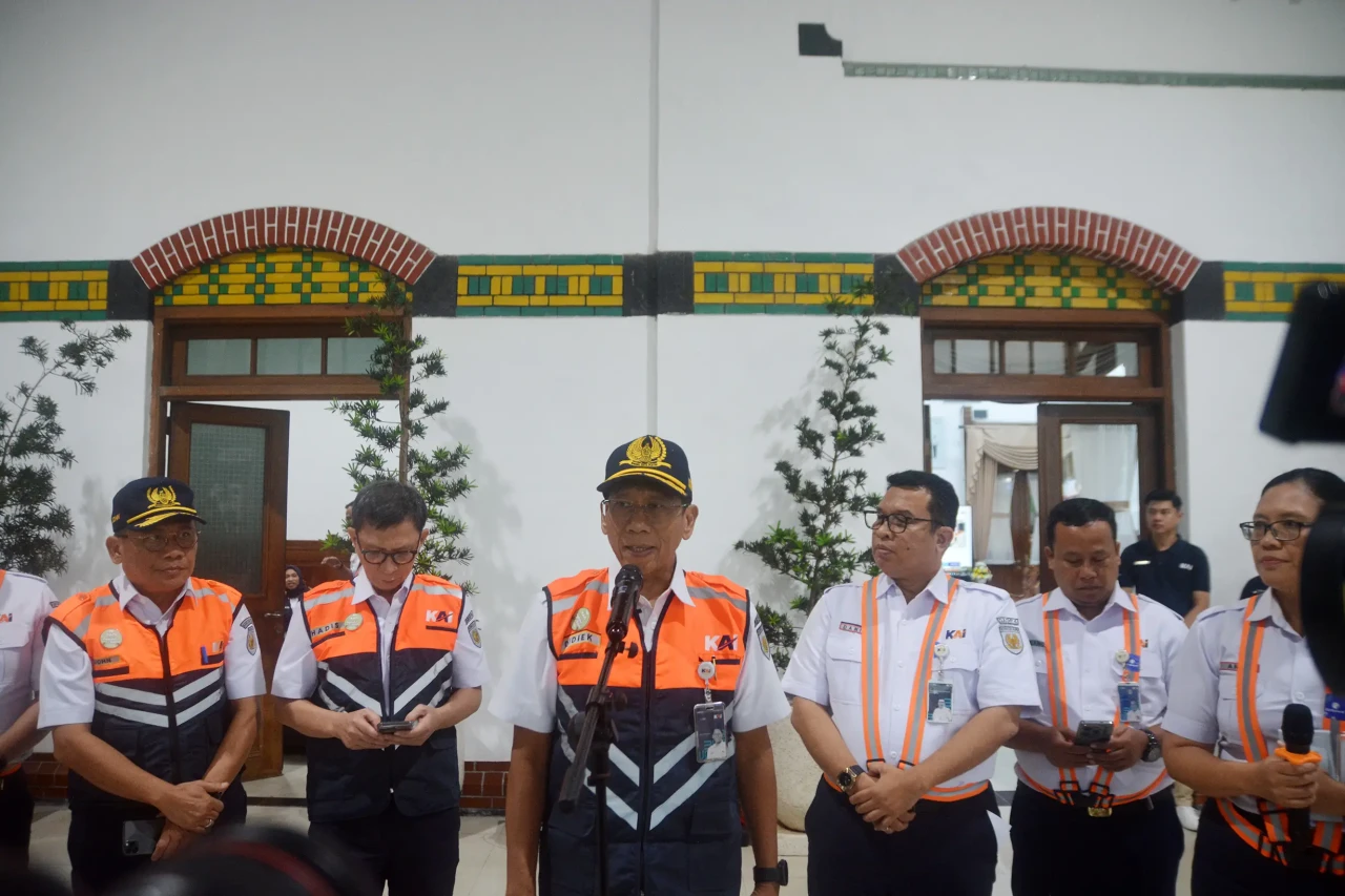 Dirut PT KAI Gunakan...