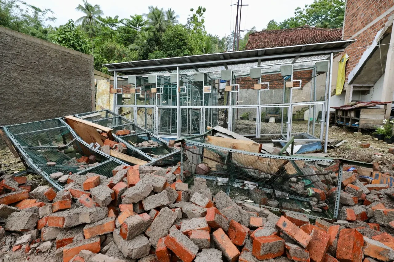 Puluhan Rumah di Sukabumi...