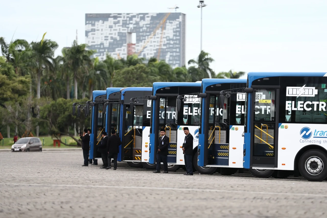 Transjakarta Luncurkan...