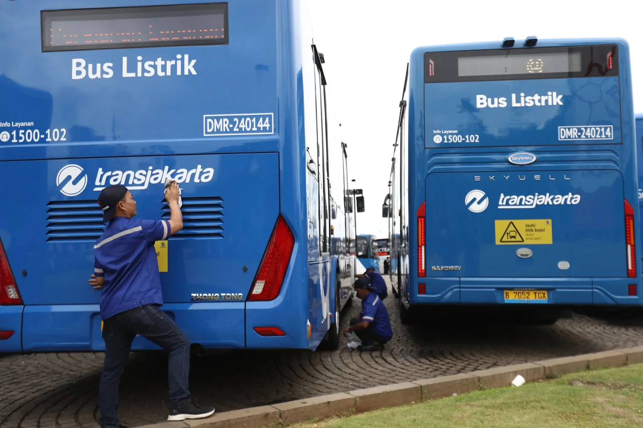 Transjakarta Luncurkan...