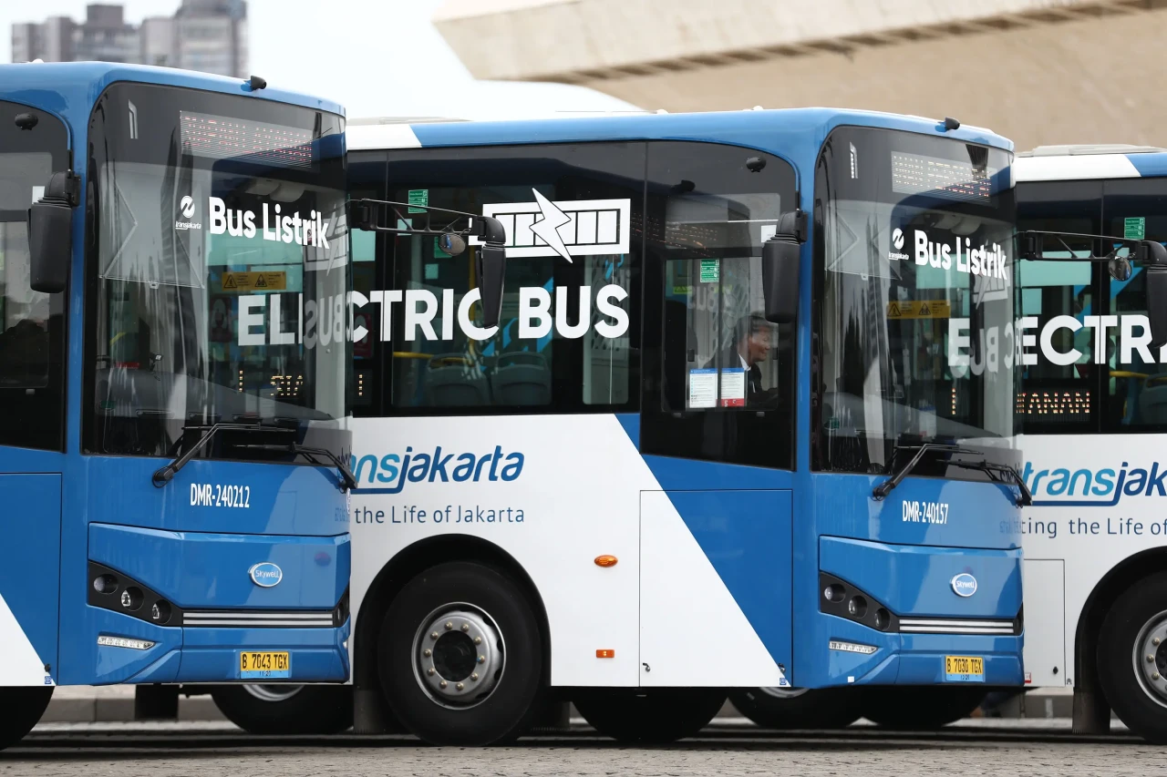 Transjakarta Luncurkan...