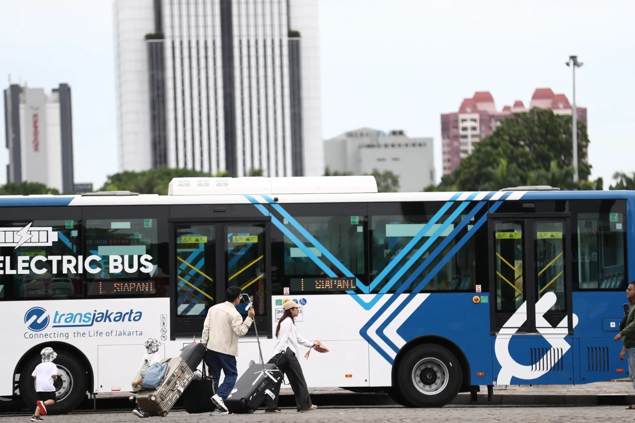 Transjakarta Luncurkan...