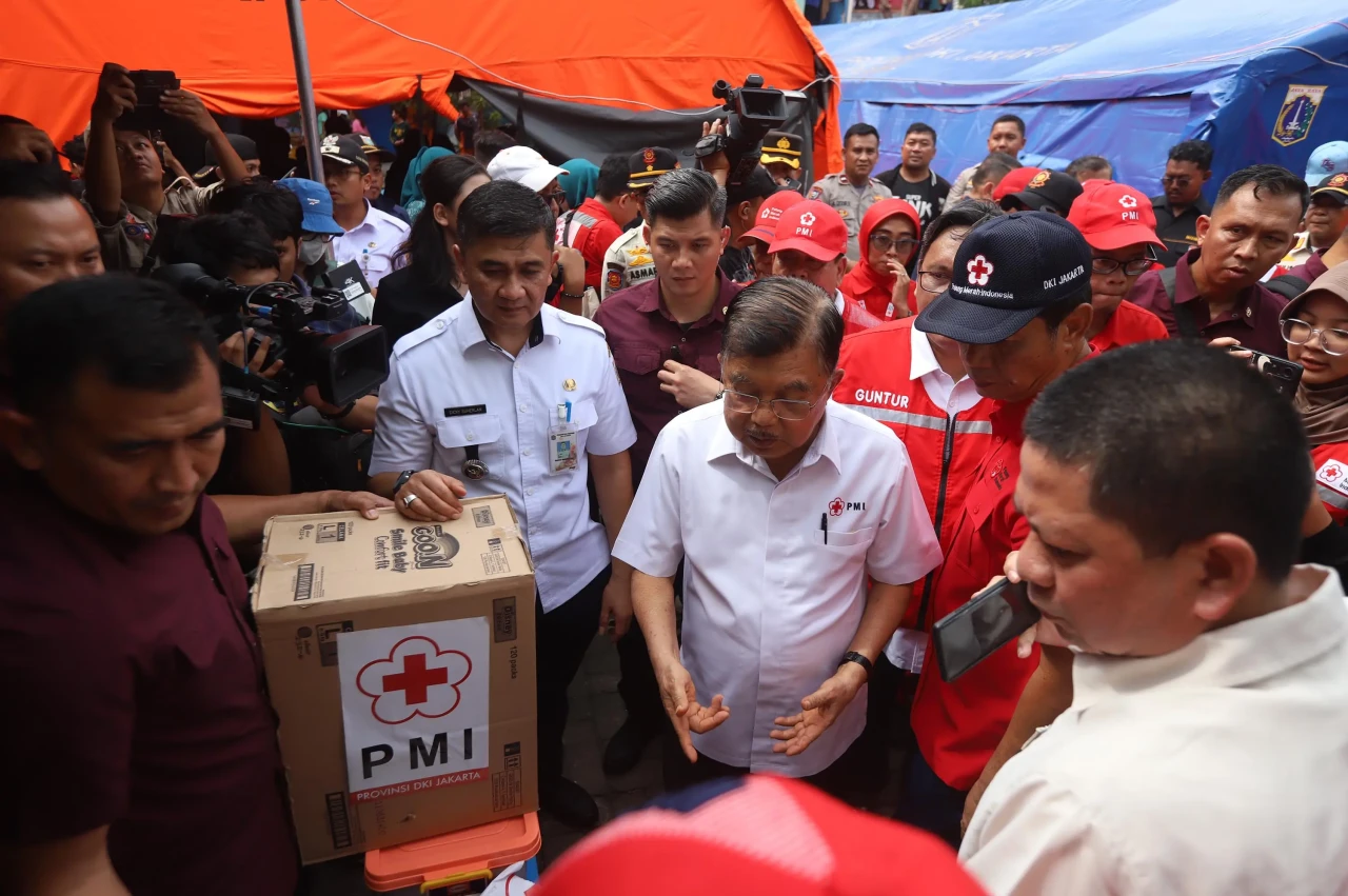 Ketum PMI Tinjau Korban...