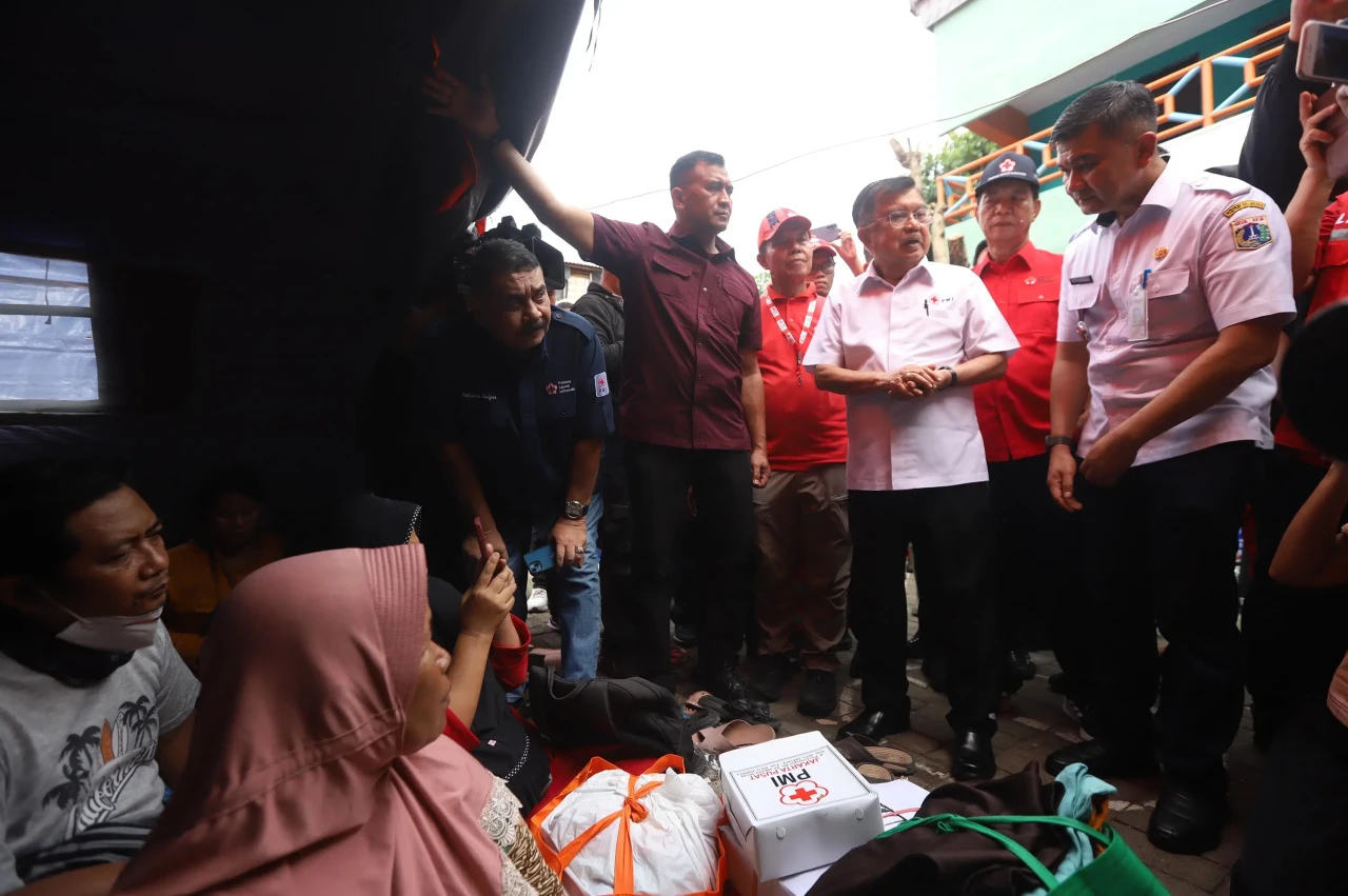 Ketum PMI Tinjau Korban...