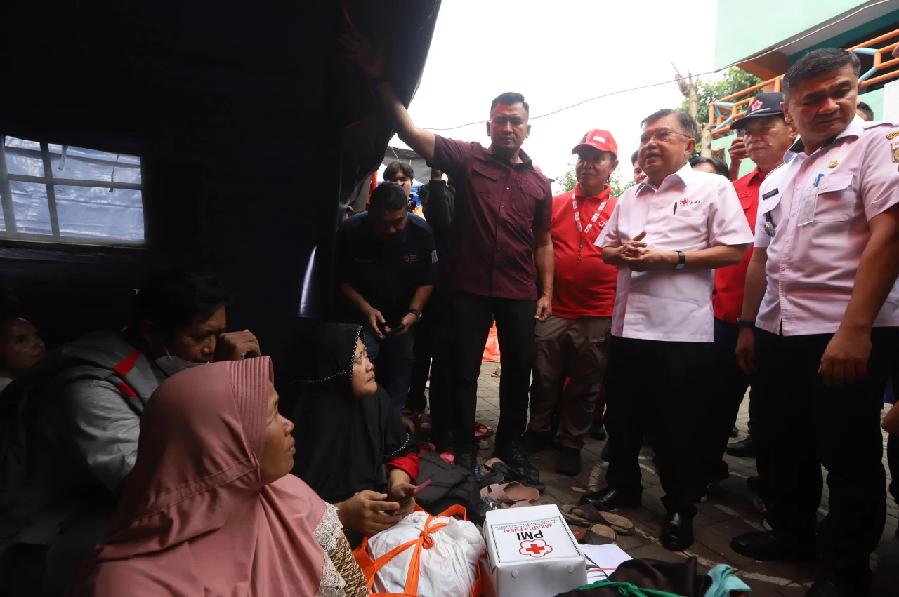 Ketum PMI Tinjau Korban...