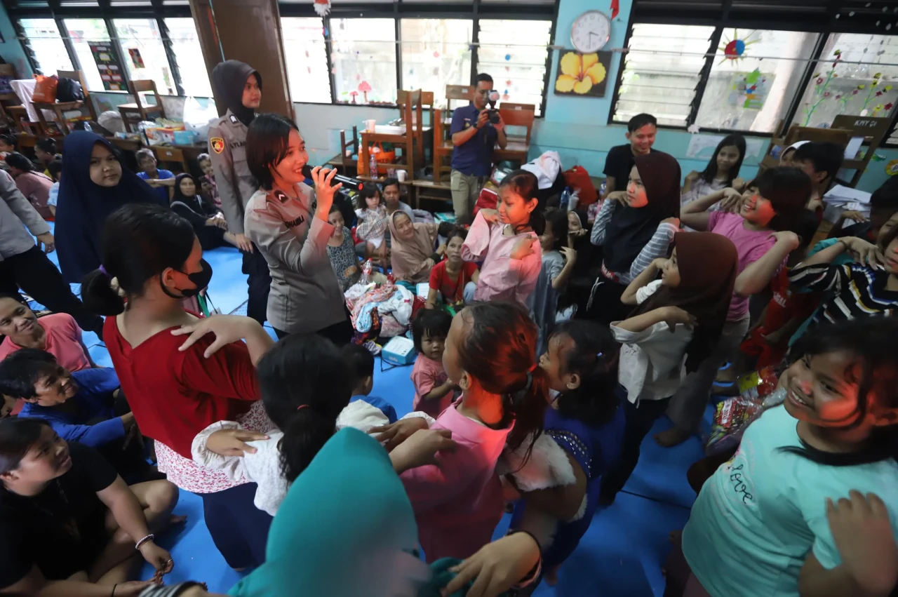 Polisi Beri Trauma Healing...