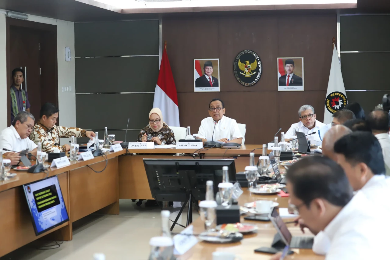 Menko PMK Siapkan Rumah...