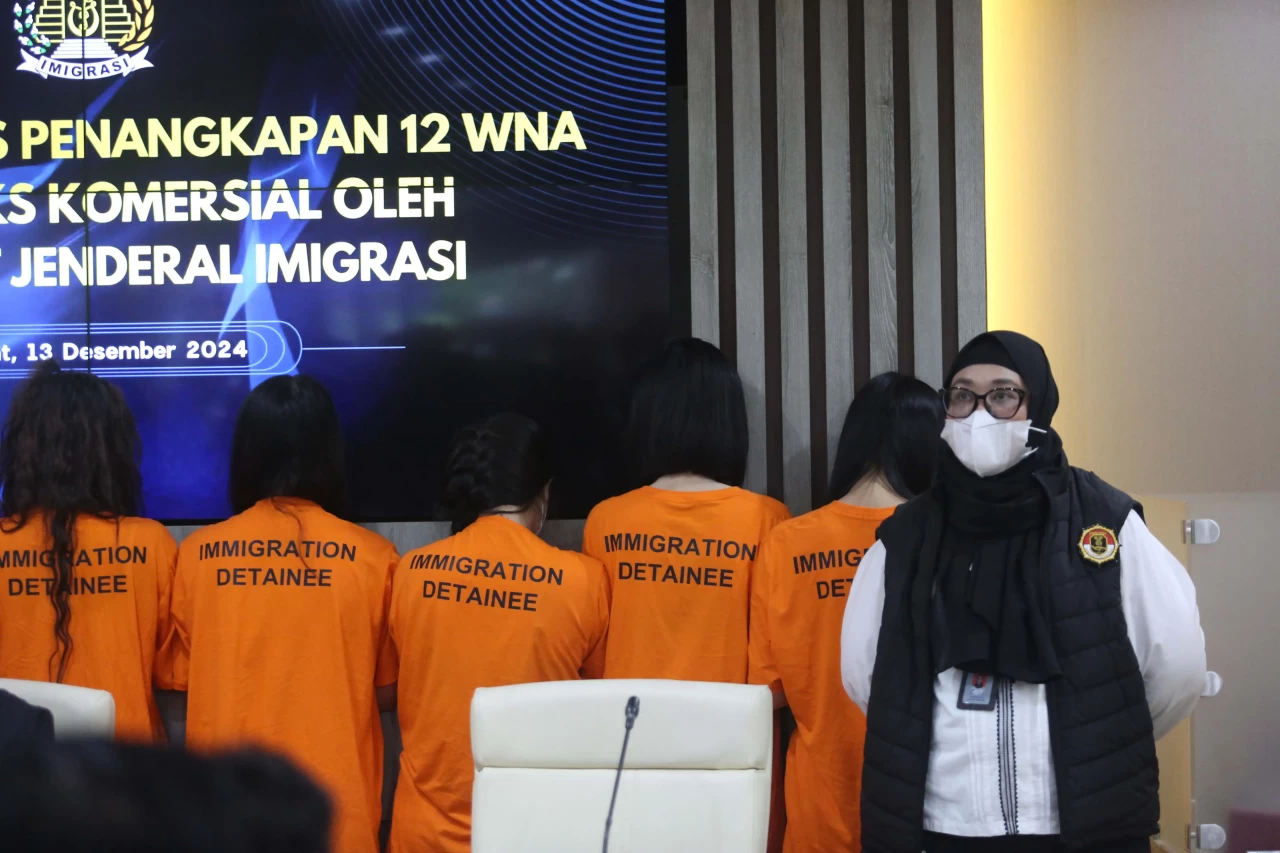 Ditjen Imigrasi Amankan...