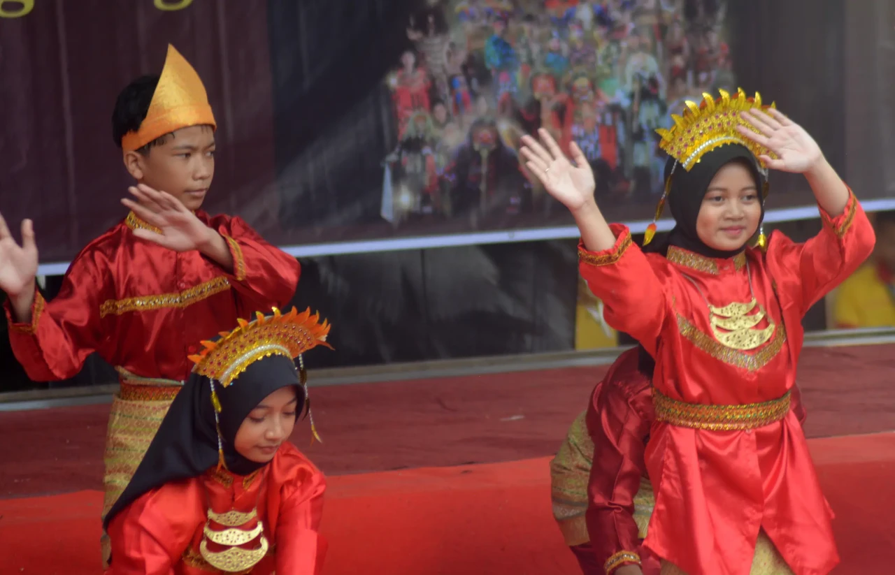 Potret Kemeriahan Dies...
