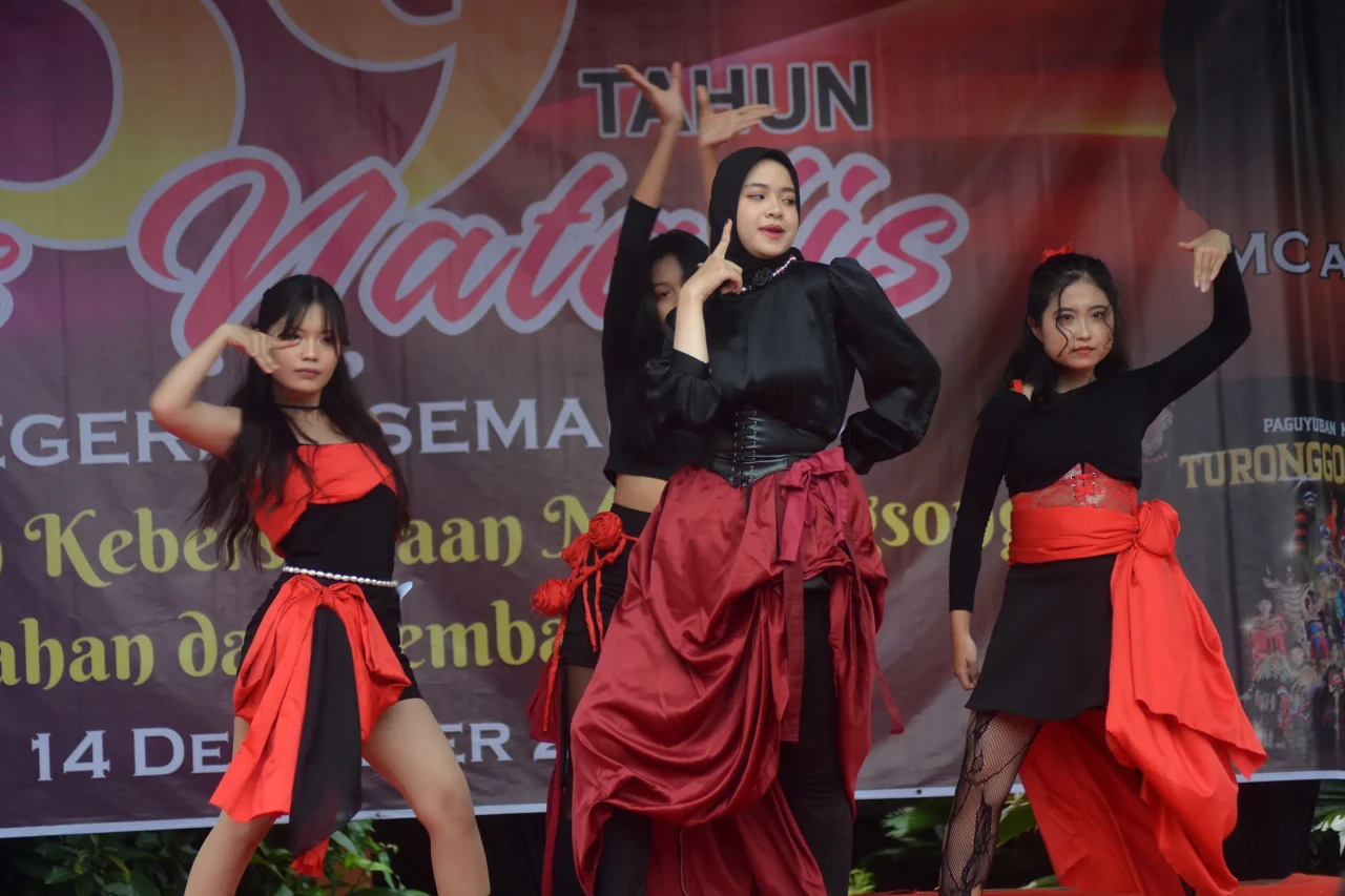 Potret Kemeriahan Dies...