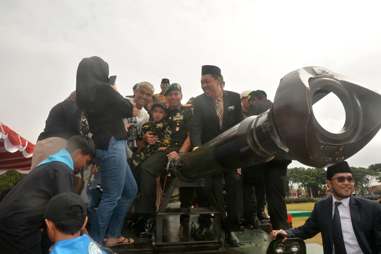 Kemeriahan Peringatan...
