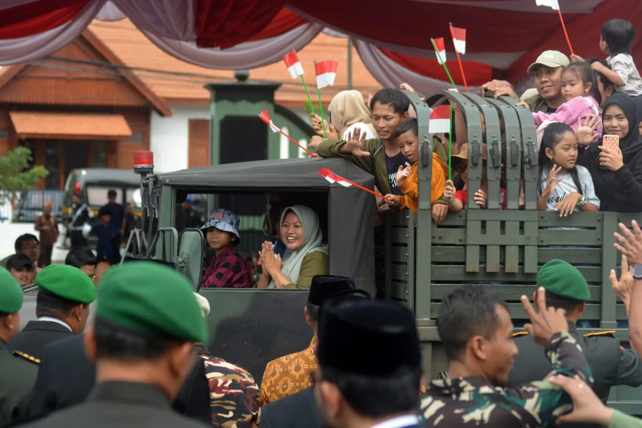 Kemeriahan Peringatan...
