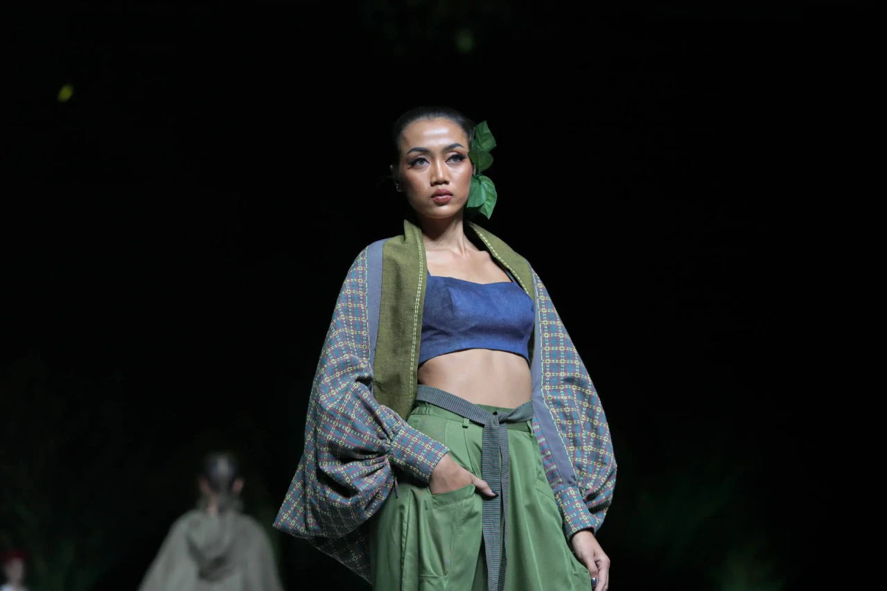 Peragaan Busana Spotlight...