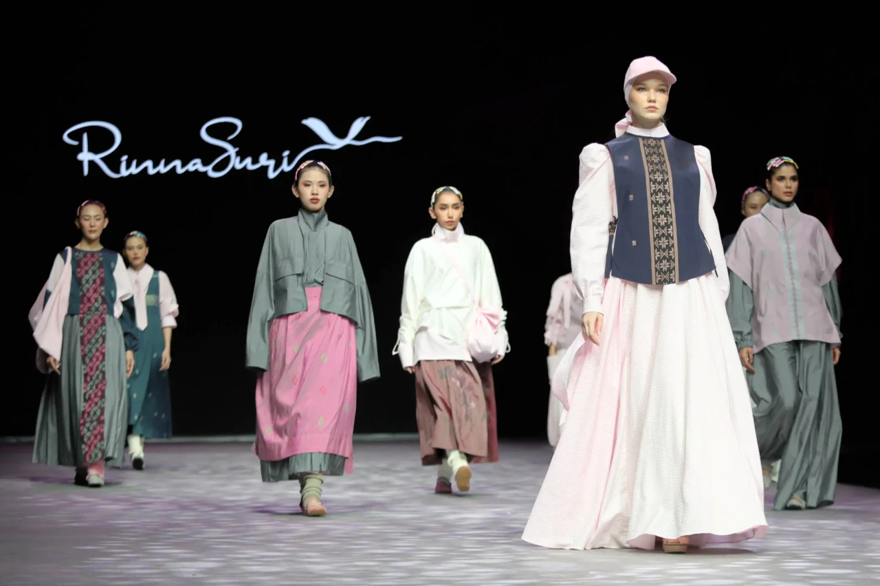 Peragaan Busana Spotlight...