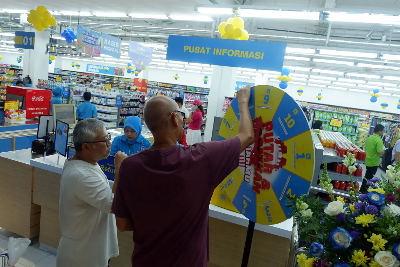 Hypermart Resmikan Gerai...