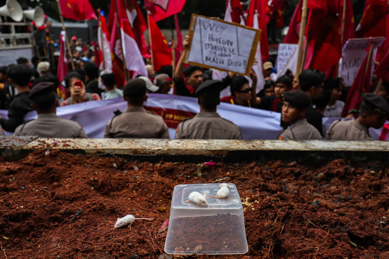 Mahasiswa Desak KPK...