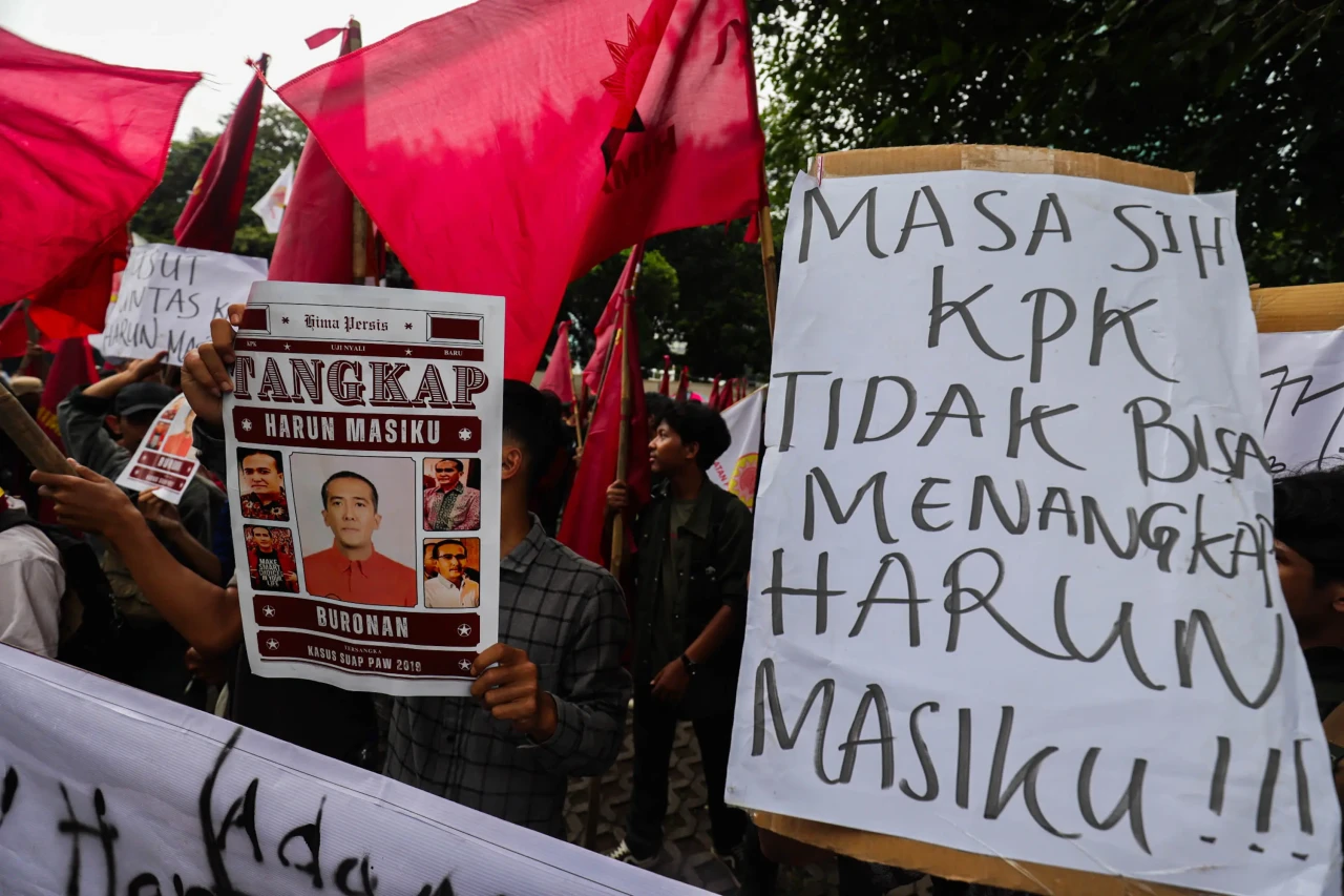 Mahasiswa Desak KPK...