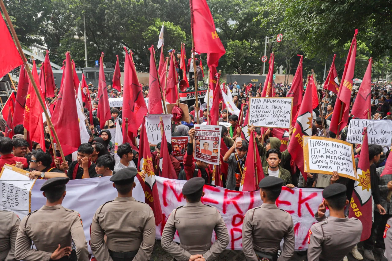Mahasiswa Desak KPK...
