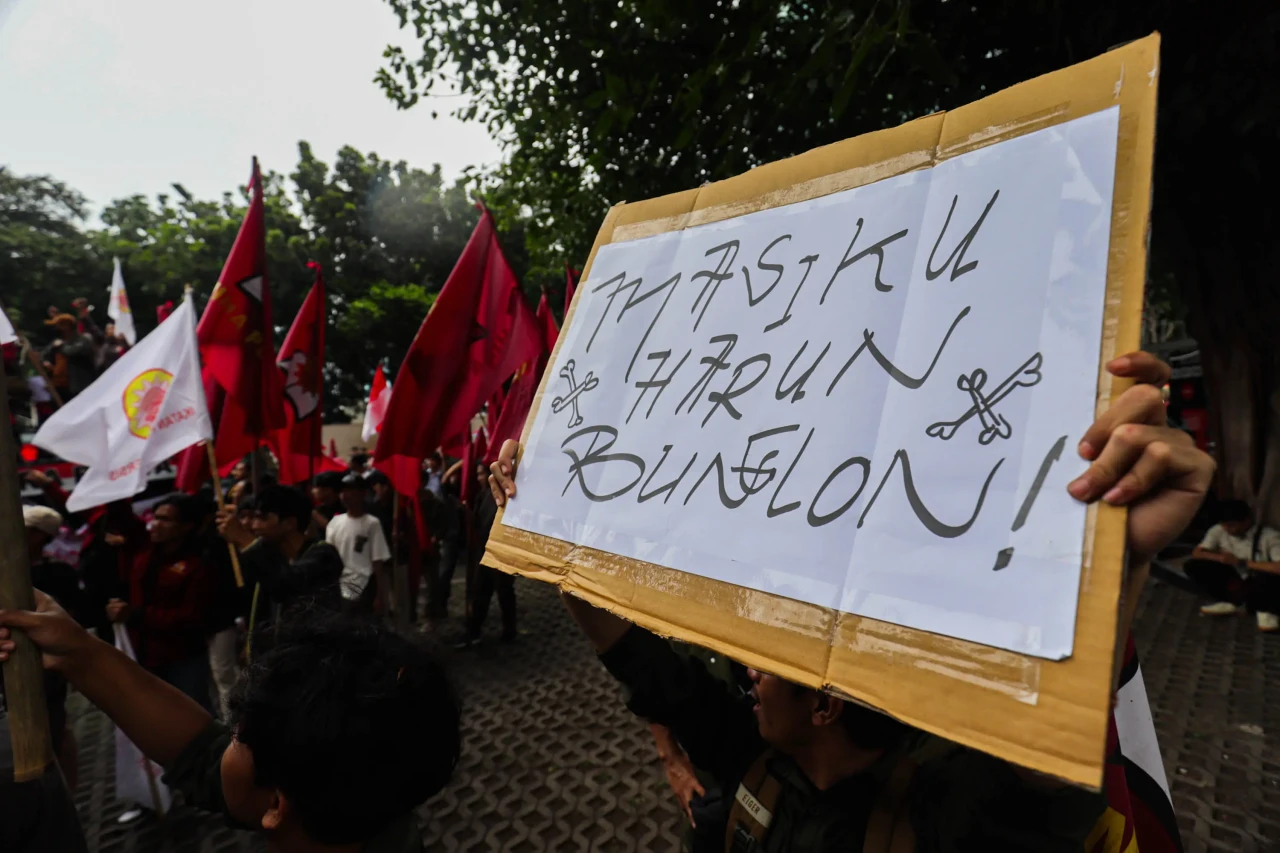 Mahasiswa Desak KPK...
