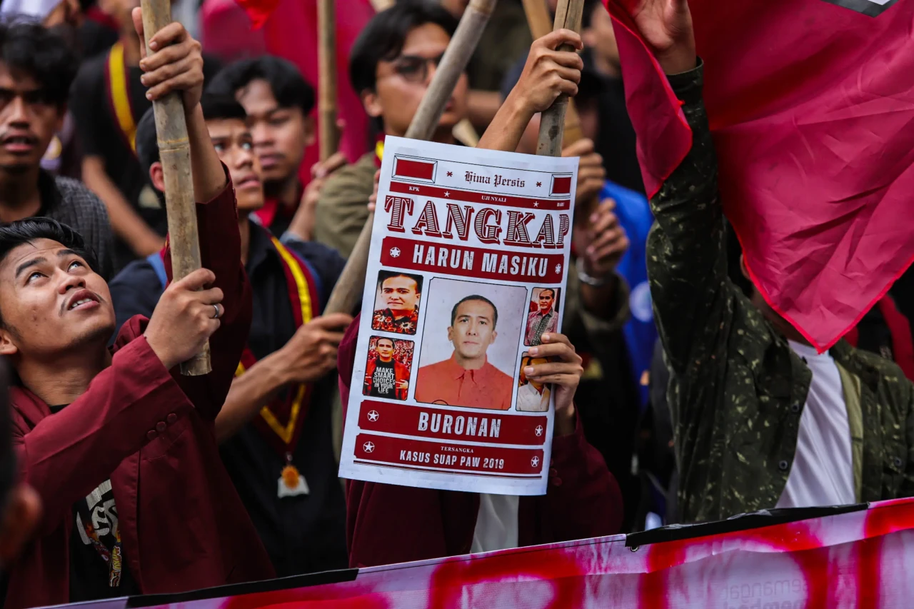 Mahasiswa Desak KPK...