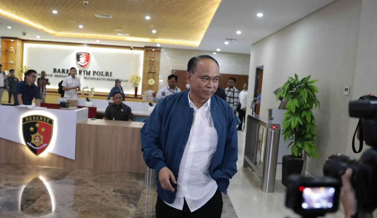 Menteri Koperasi Budi...