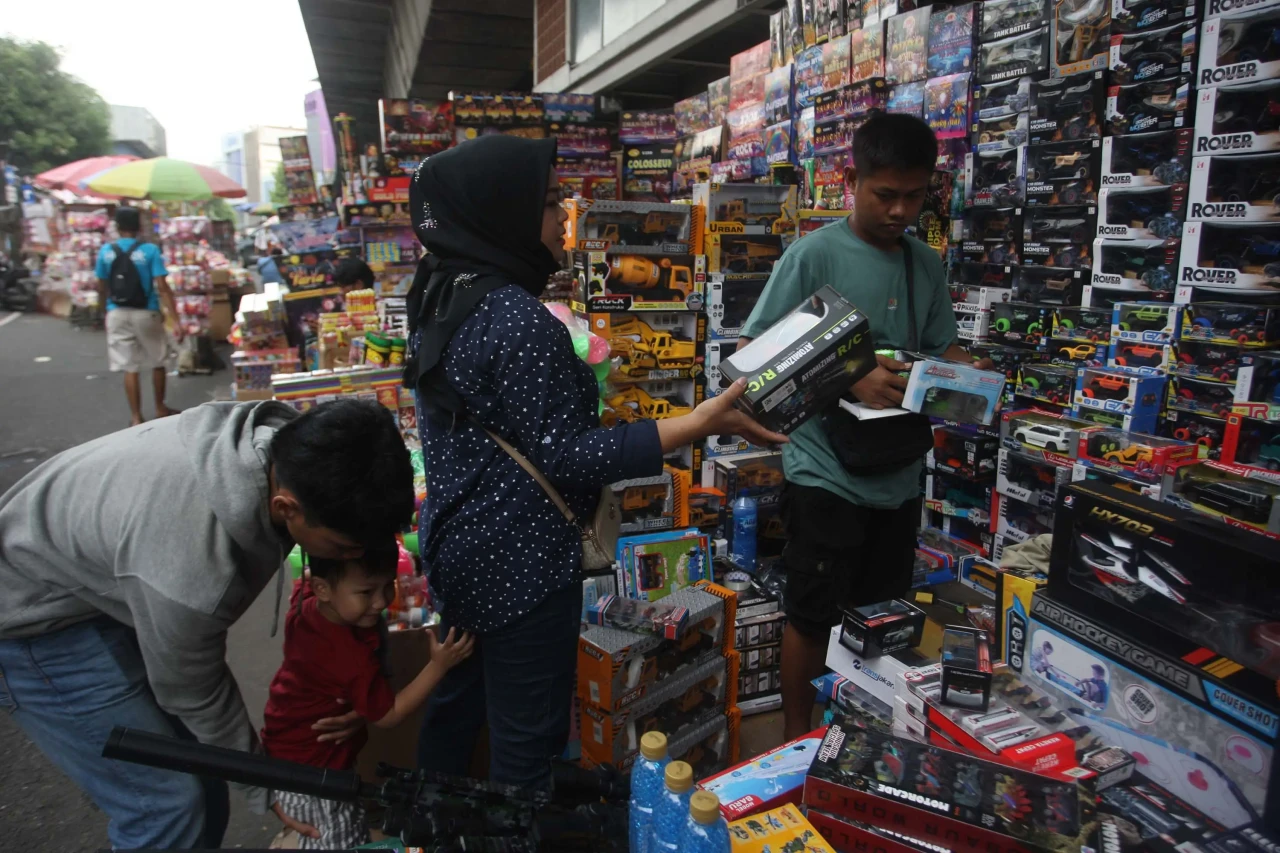 Berburu Mainan di Pasar...