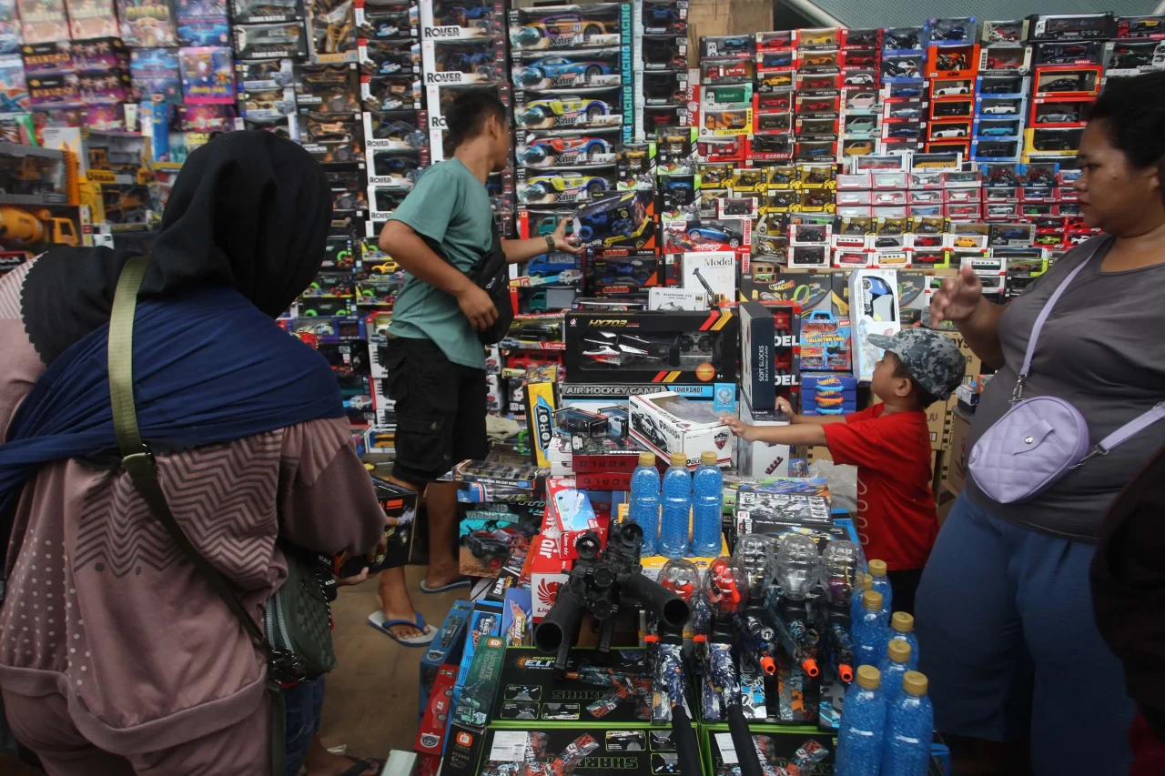Berburu Mainan di Pasar...