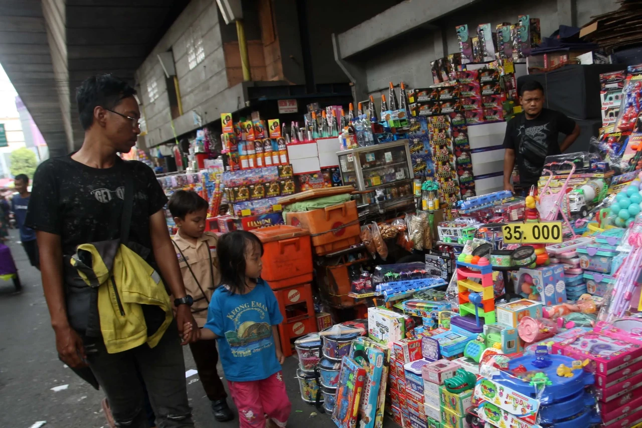 Berburu Mainan di Pasar...