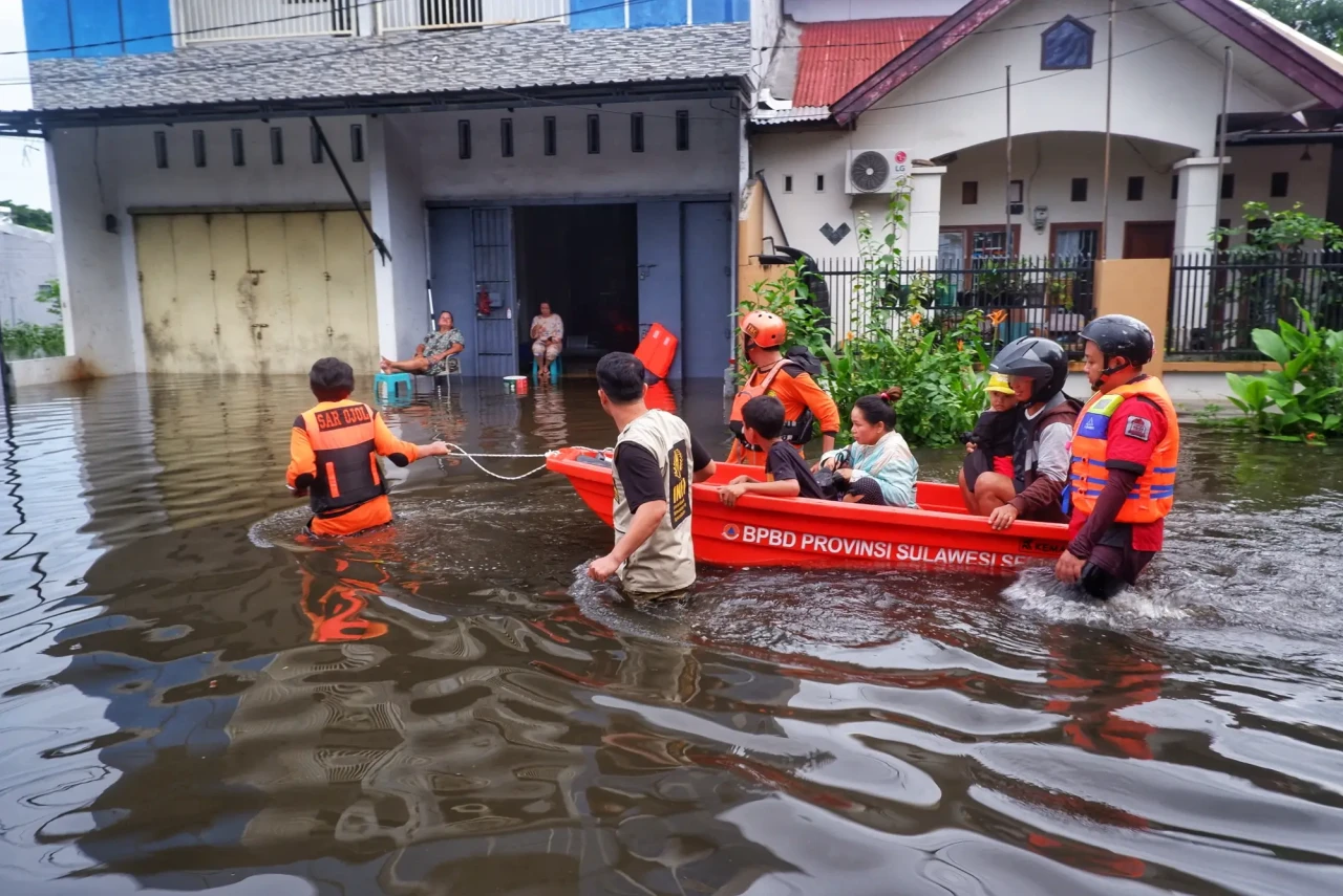 Banjir Rendam Tiga Kecamatan...
