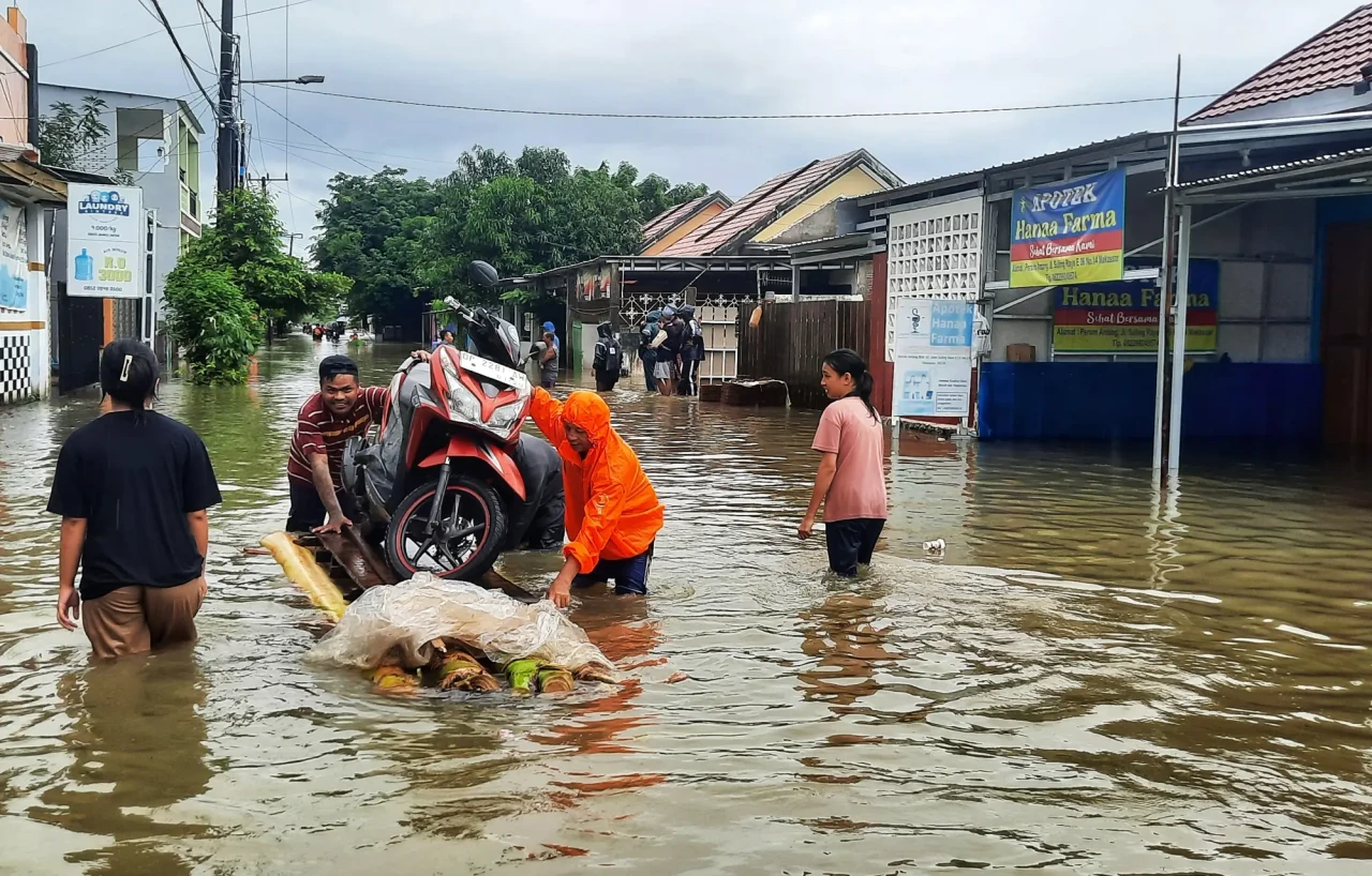 Banjir Kepung Makassar,...