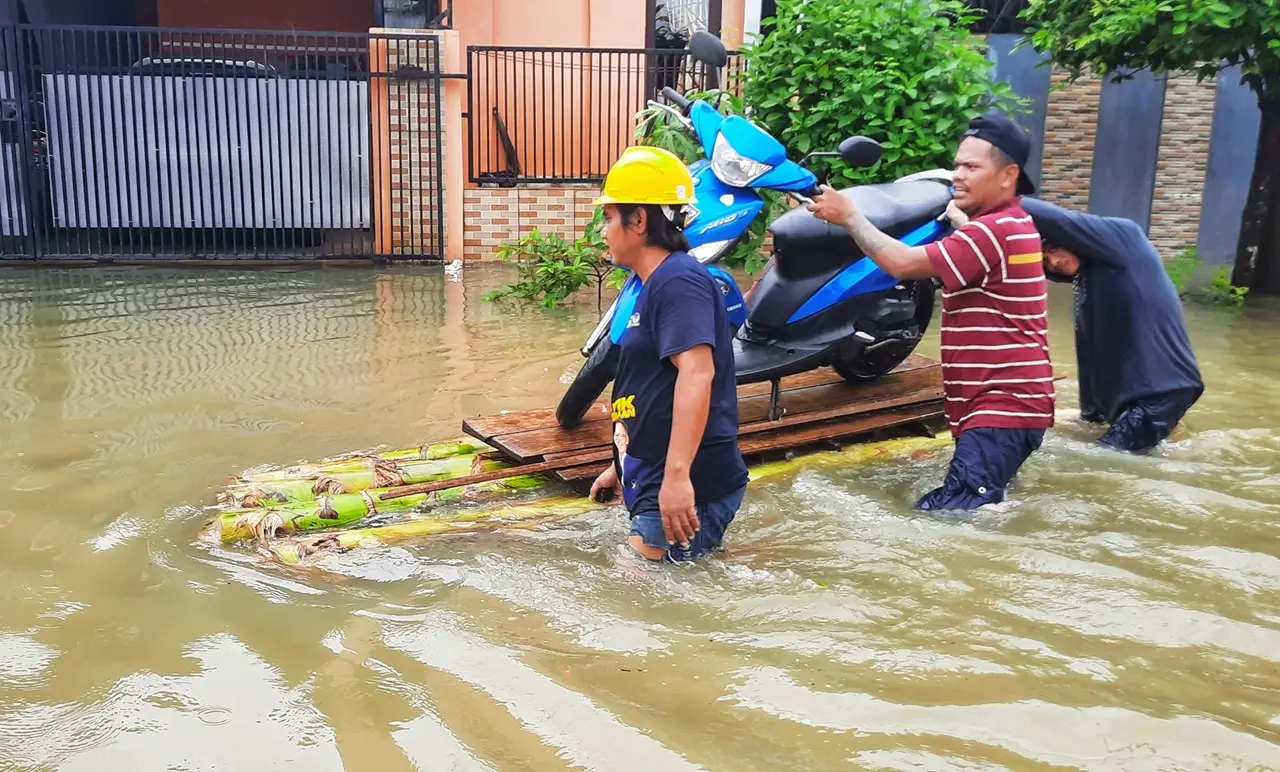 Banjir Kepung Makassar,...