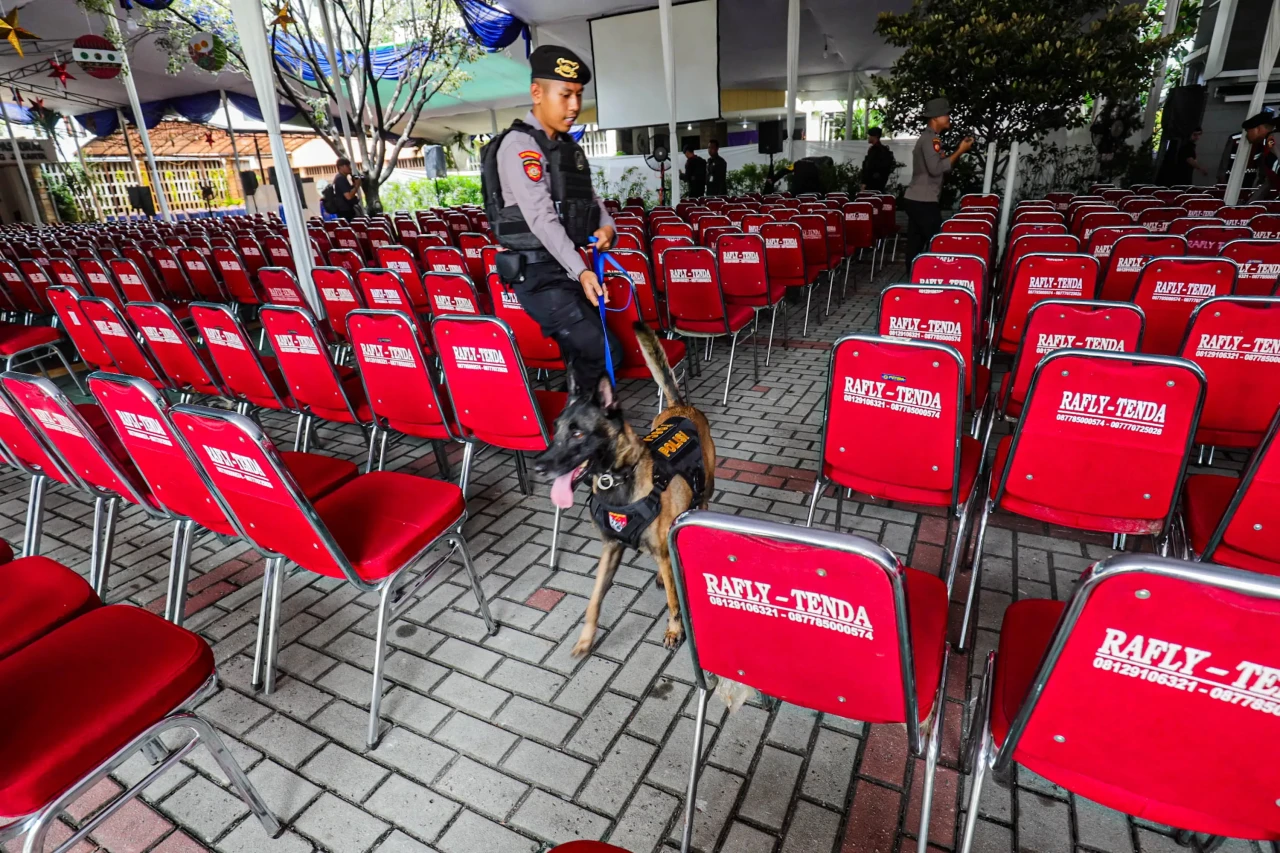 Anjing Pelacak Bantu...