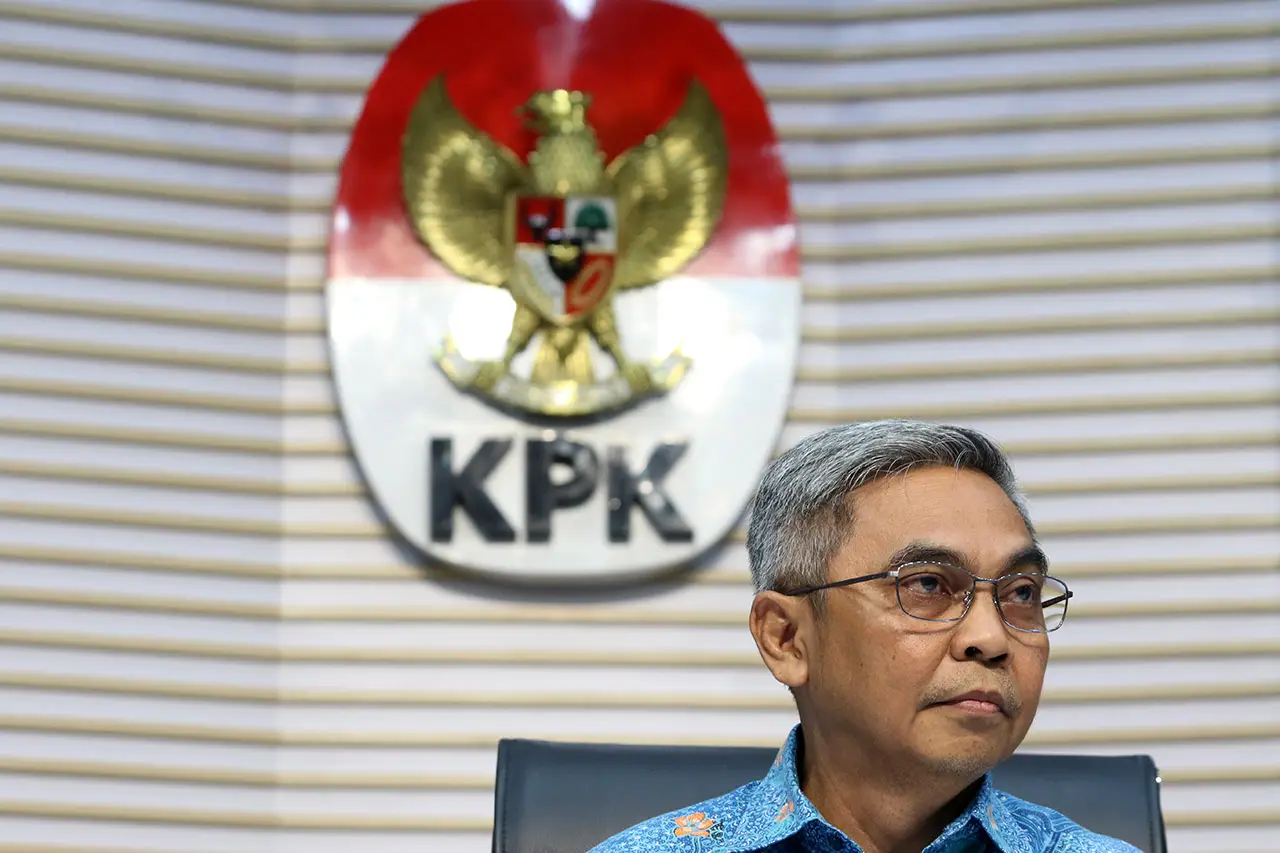 KPK: Hasto Perintahkan...