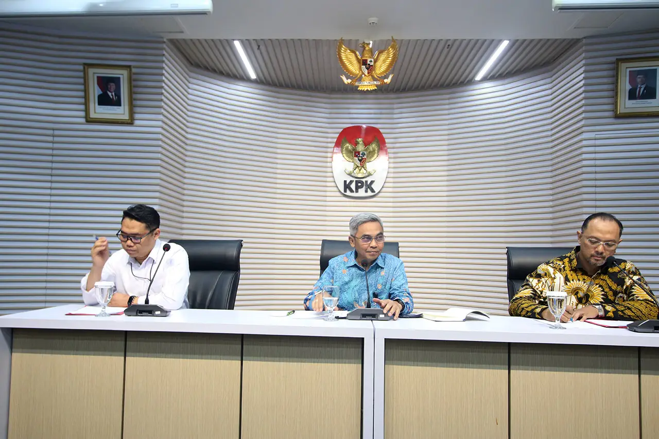 KPK: Hasto Perintahkan...