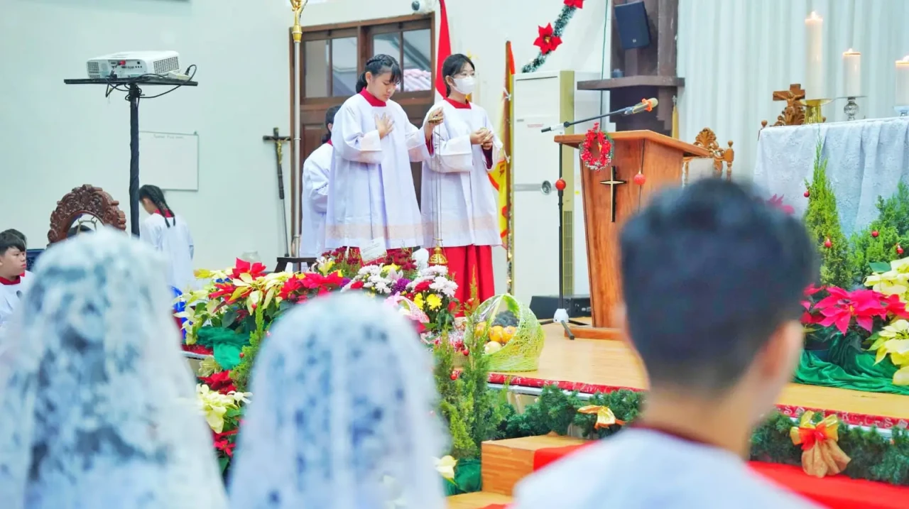 Misa Natal 2024 di Gereja...