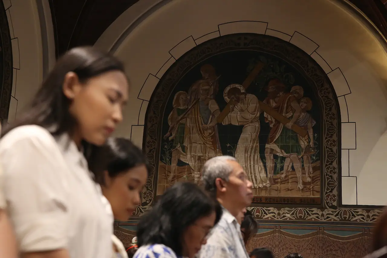 Potret Misa Natal di...