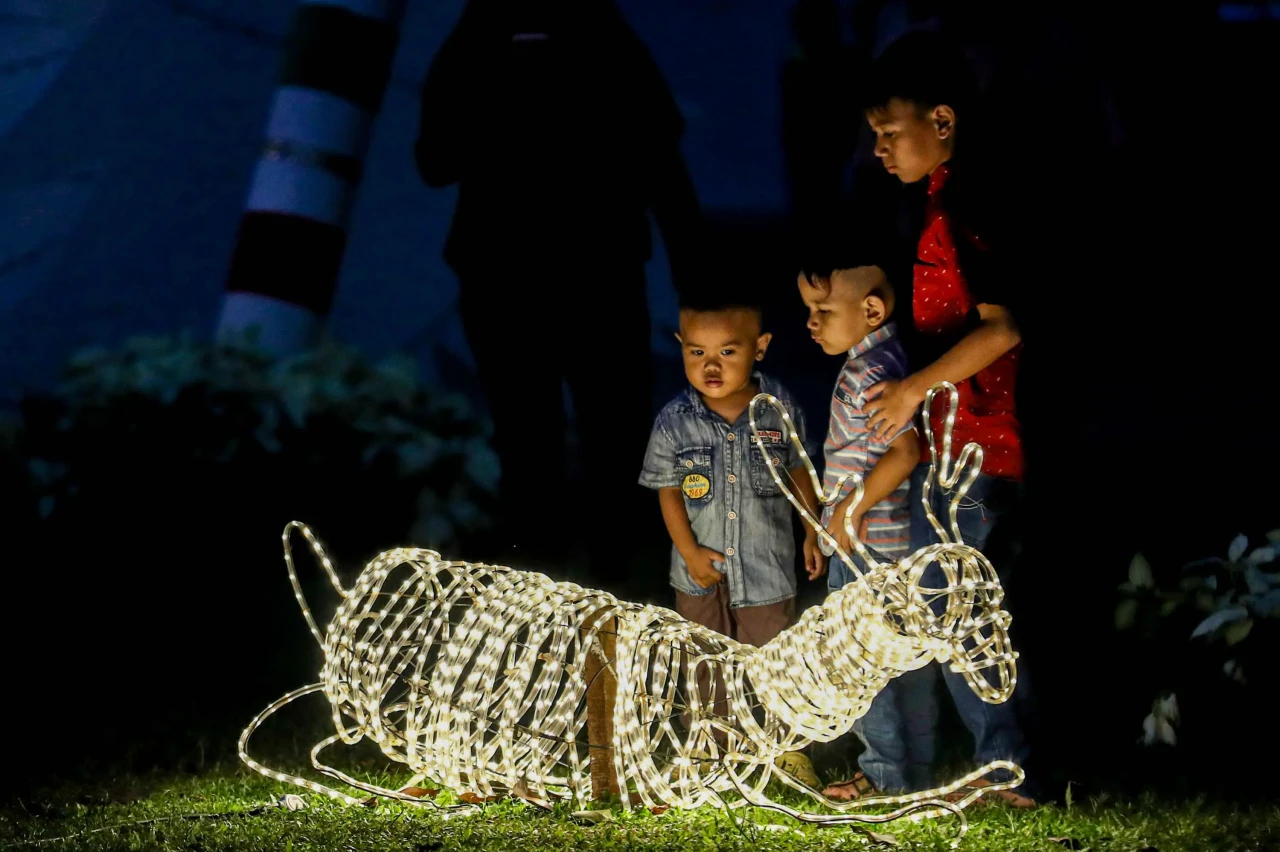 Dekorasi Natal Hiasi...