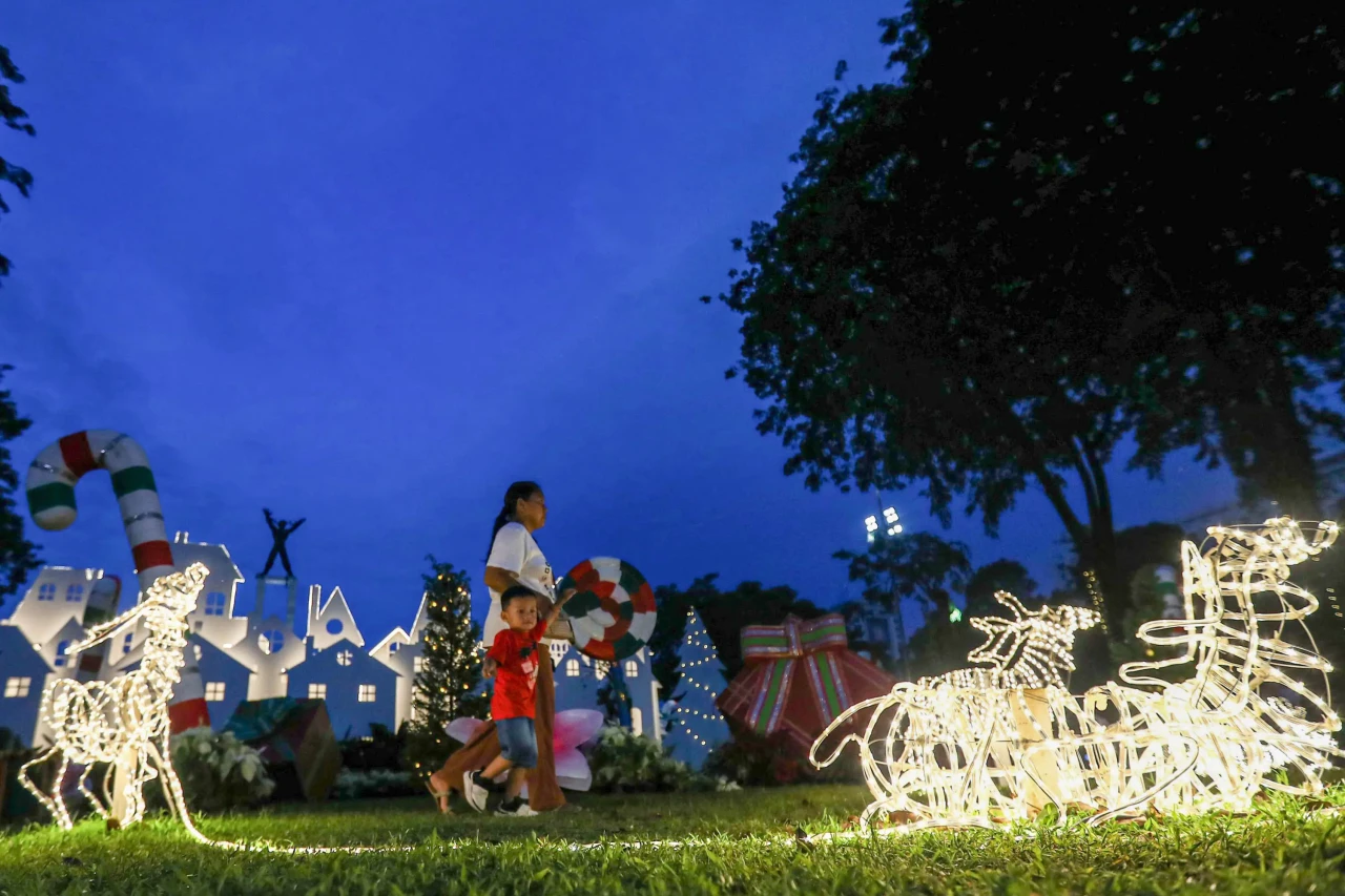 Dekorasi Natal Hiasi...